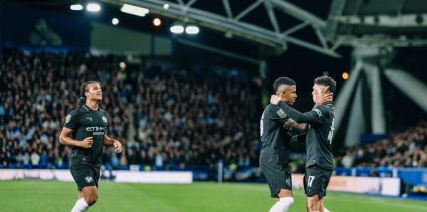 太子爷传射建功，萨维尼奥爆射破门，曼城2-0哈德斯菲尔德晋级16强