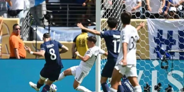 金球奖没悬念了！28岁巨星3分钟1传1射打崩皇马，7场硬仗造8球