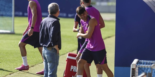 费兰·托雷斯戴队长袖标，双响惊艳亚洲！巴萨新赛季蓄势待发